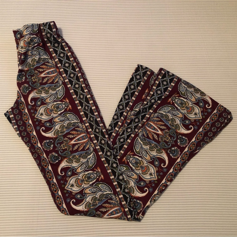 FASHION NOVA yoga lounge pants | XS | maroon/multi